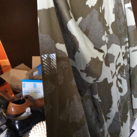 Nike RUNNING Camo Long Sleeve Top - Picture 11 of 14